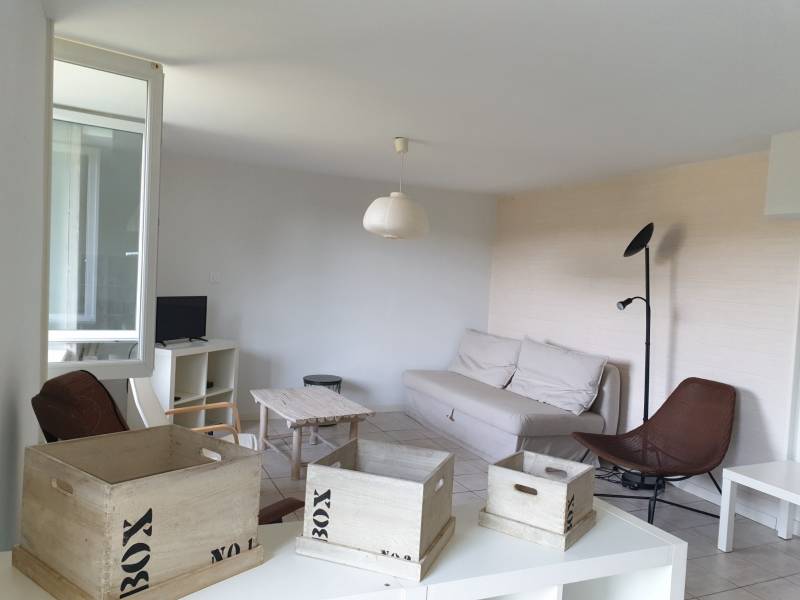 Studio meublé avec balcon au Chambon sur Lignon