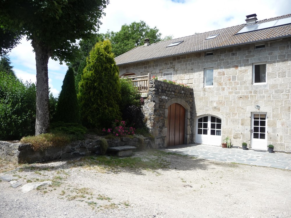 Ferme rénovée Le Mazet St Voy Tout confort. Terrasse. Garage.