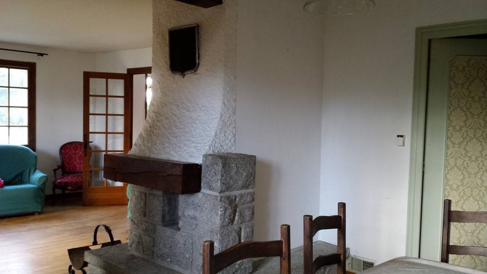 Maison sur belle parcelle de terrain proche du village du Chambon sur Lignon