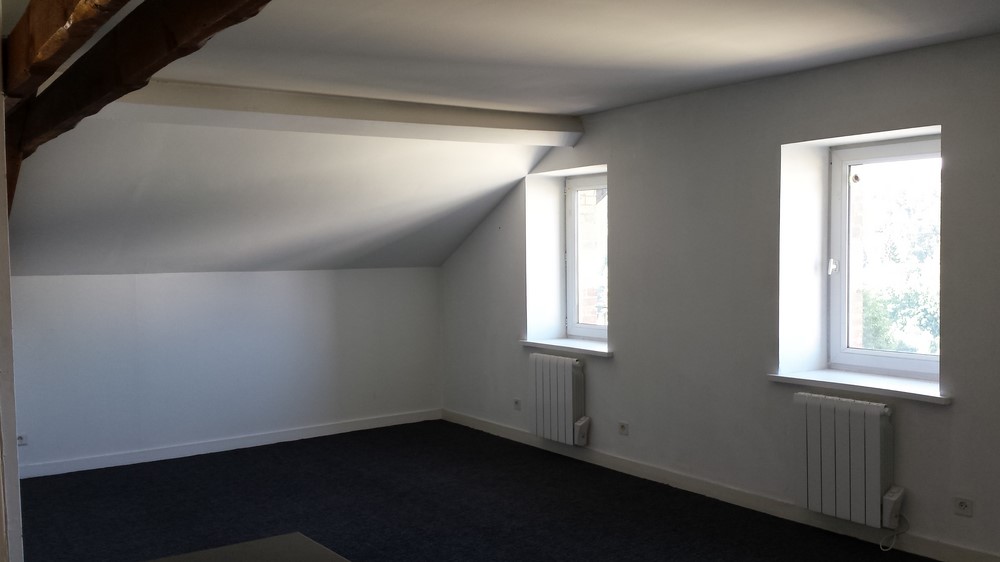 T3 Le Chambon Sur Lignon Belle pièce de vie, sous combles.