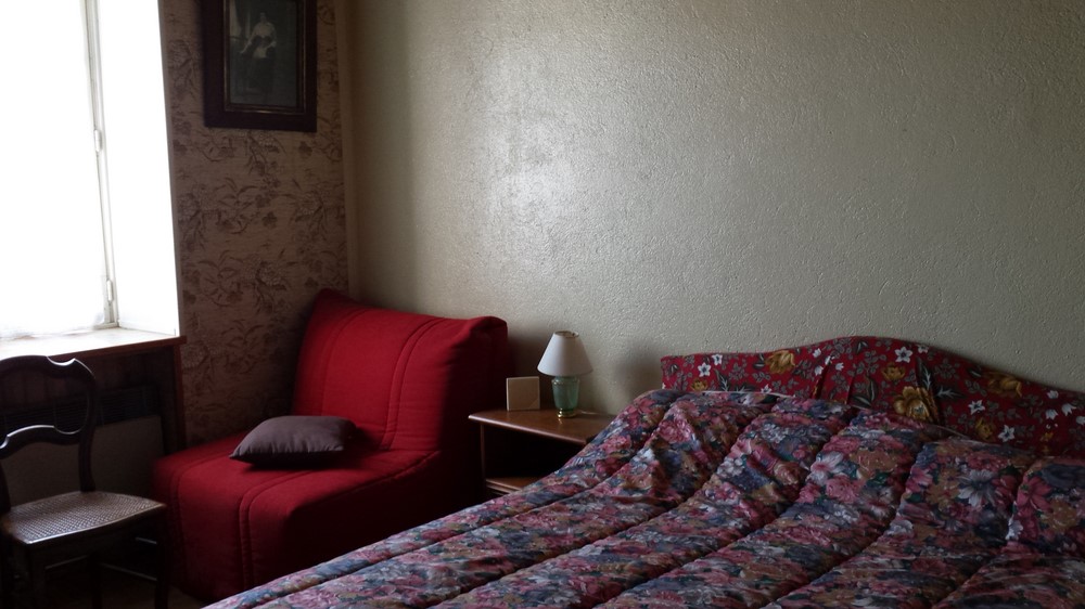 Maison de village Le Mazet St Voy 2 appartements. Centre village. Proximité immédiate commerces.