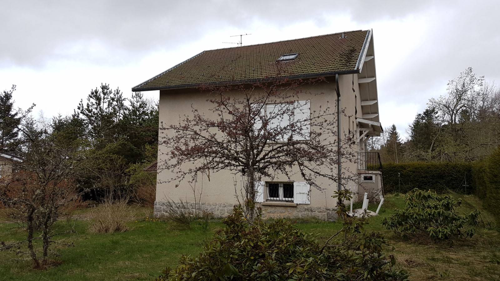Proche du village, dans une impasse, jolie maison Chambonnaise