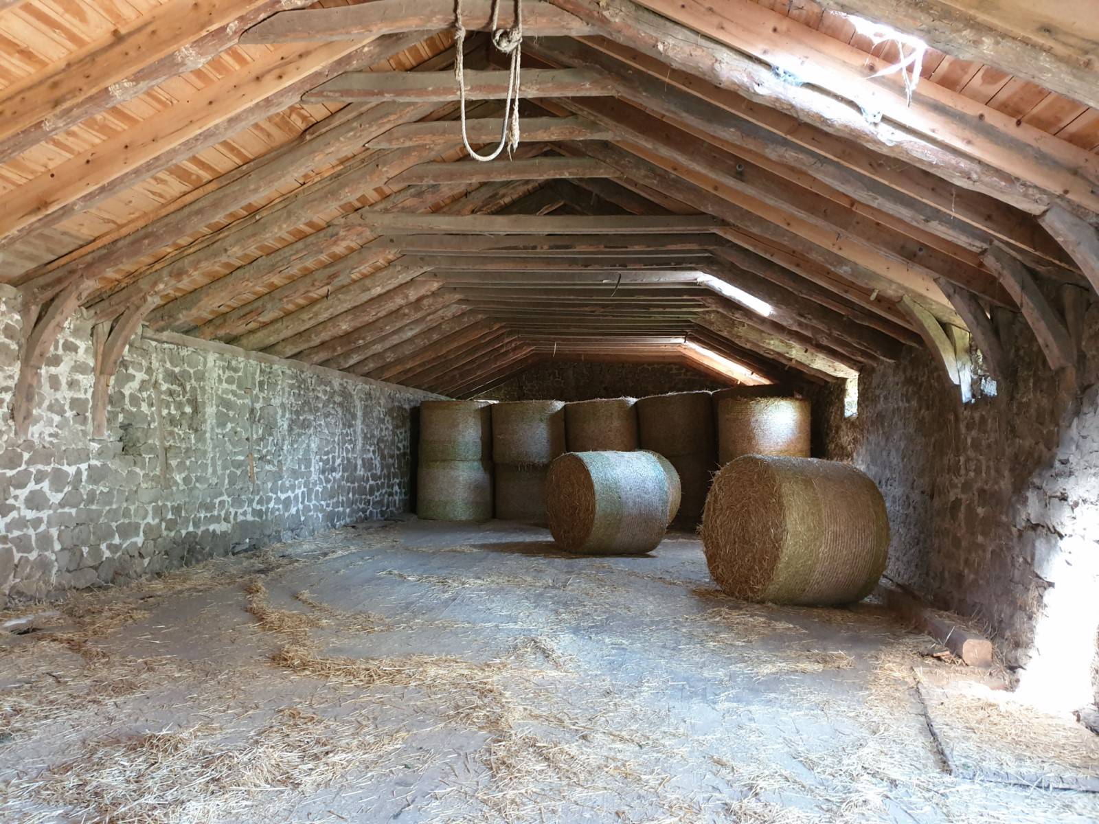 Ferme à rénover Saint Agrève ensemble de 3 bâtiments.