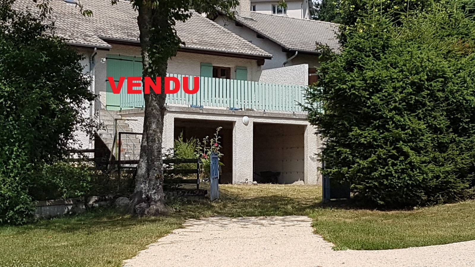 Maison très proche du village, belle terrasse, environnement favorable