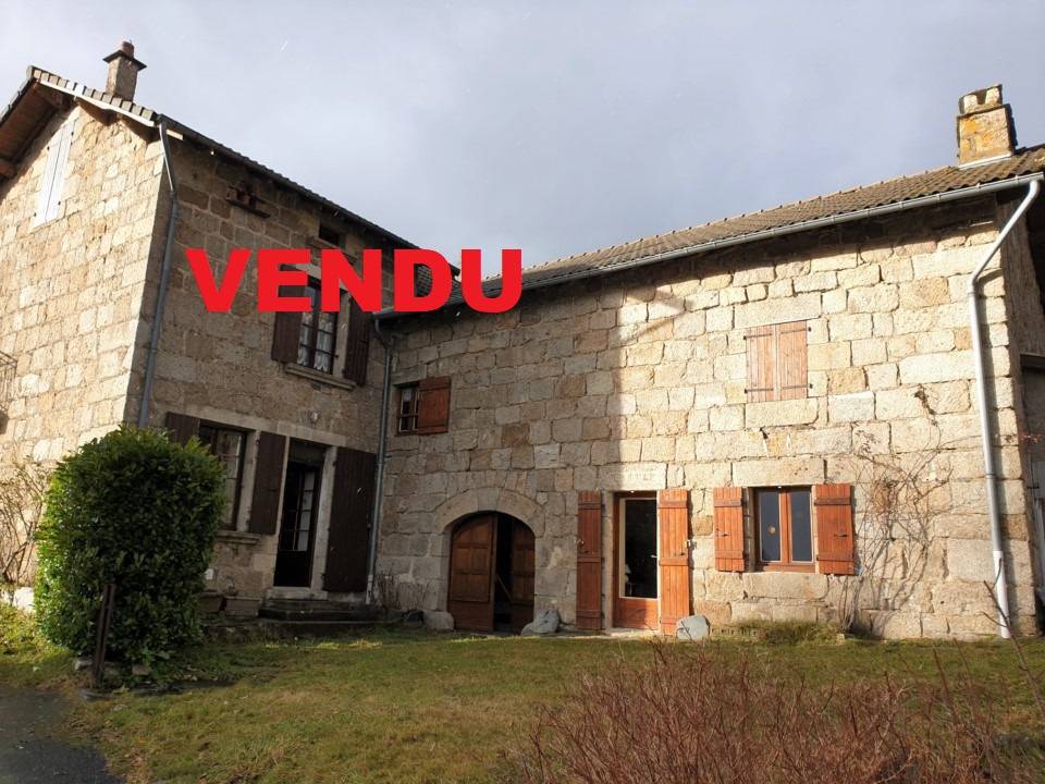 A vendre, maison en pierre dans hameau au Mazet Saint Voy
