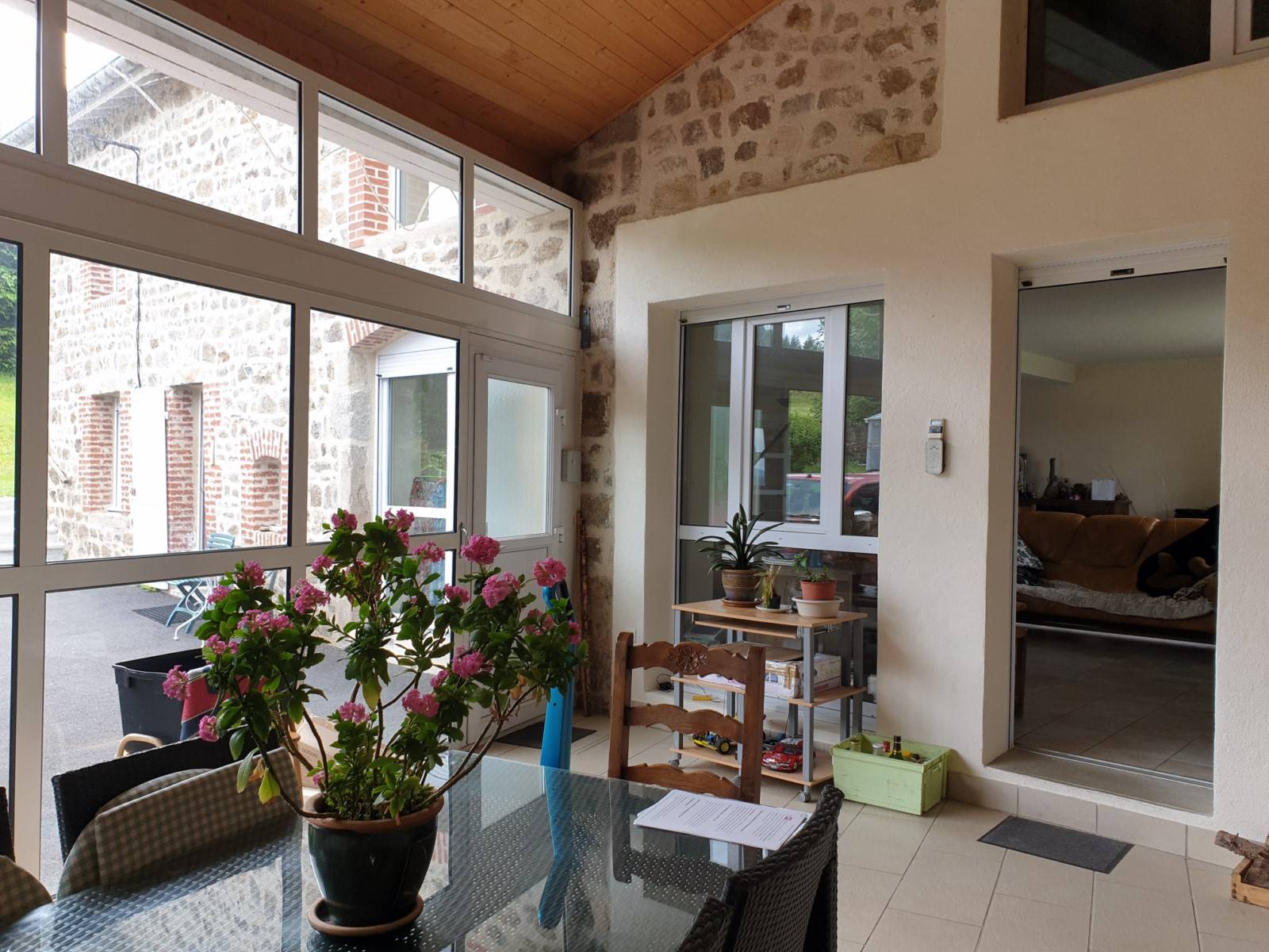 Maison  en pierres dans la campagne de Dunières