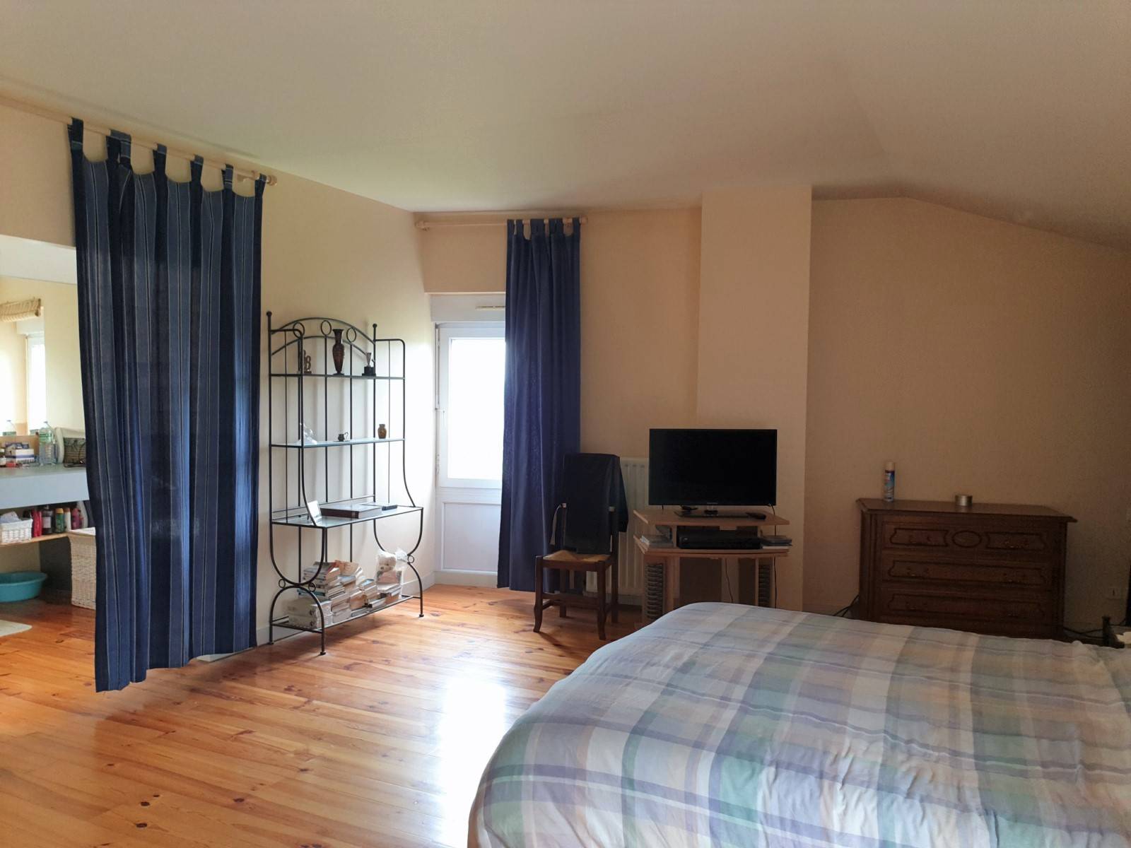 Maison  en pierres dans la campagne de Dunières