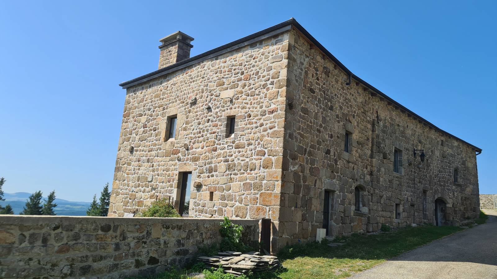 Ferme forte rénovée. Unique!