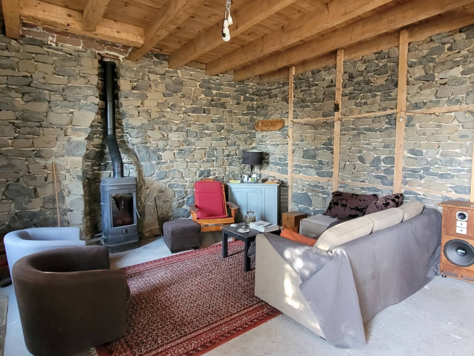 Presbytère dans bel environnement aux Vastres