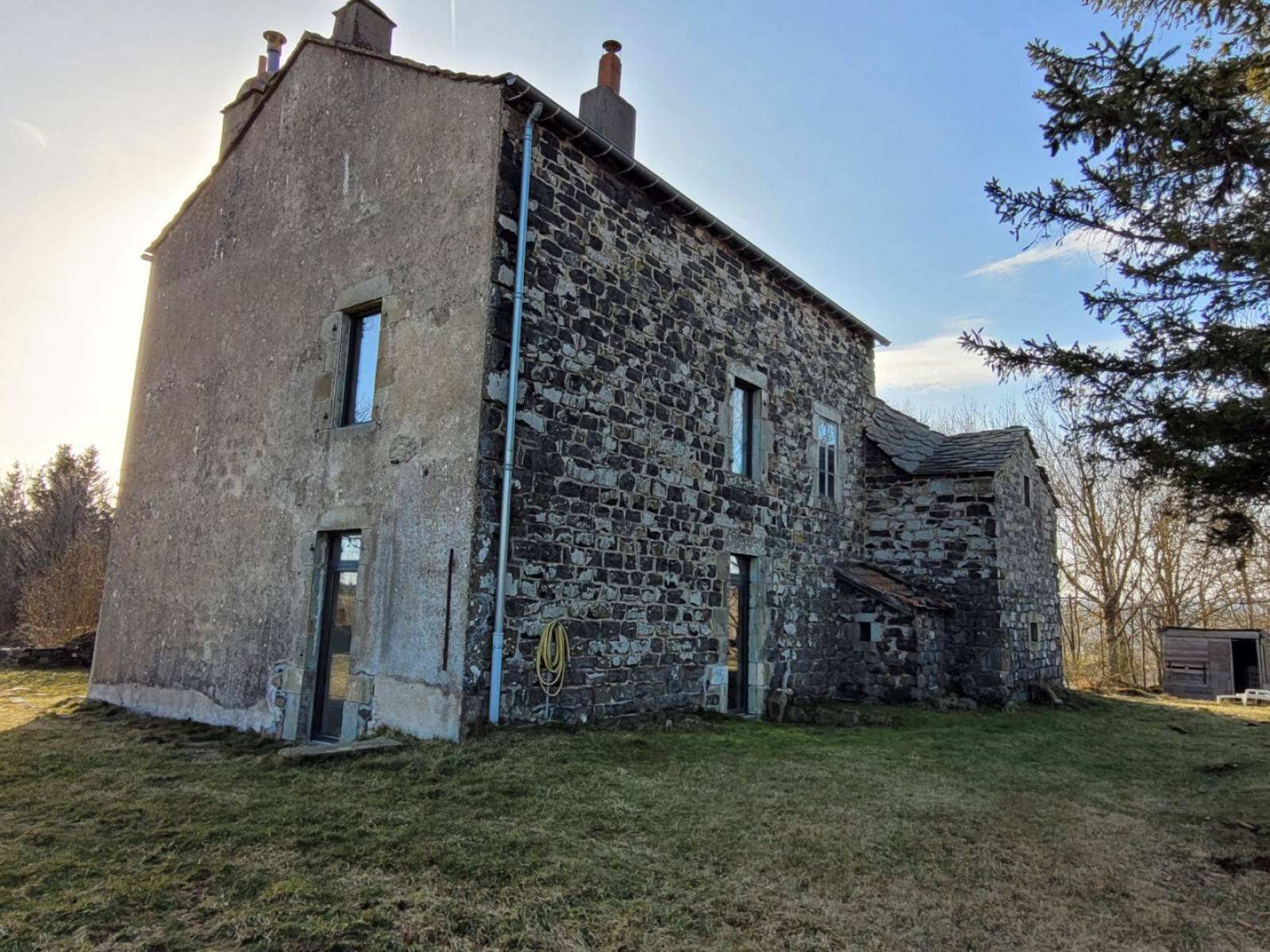 Presbytère dans bel environnement aux Vastres