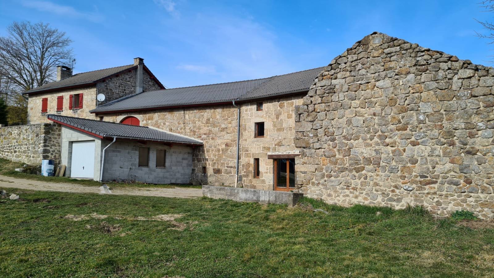 Corps de ferme en campagne de Tence