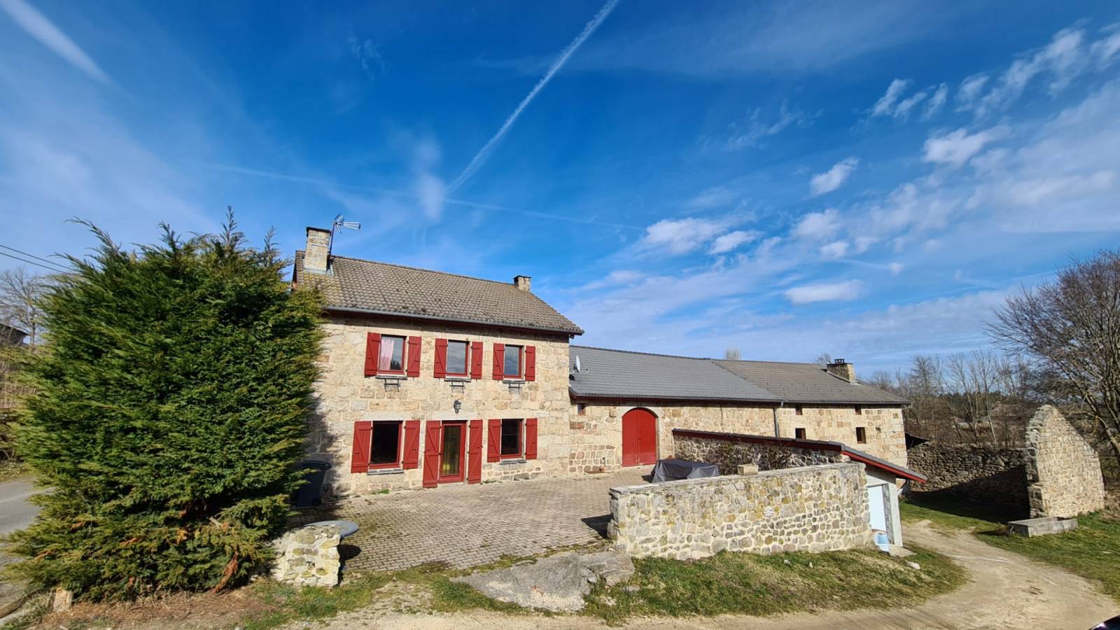 Corps de ferme en campagne de Tence