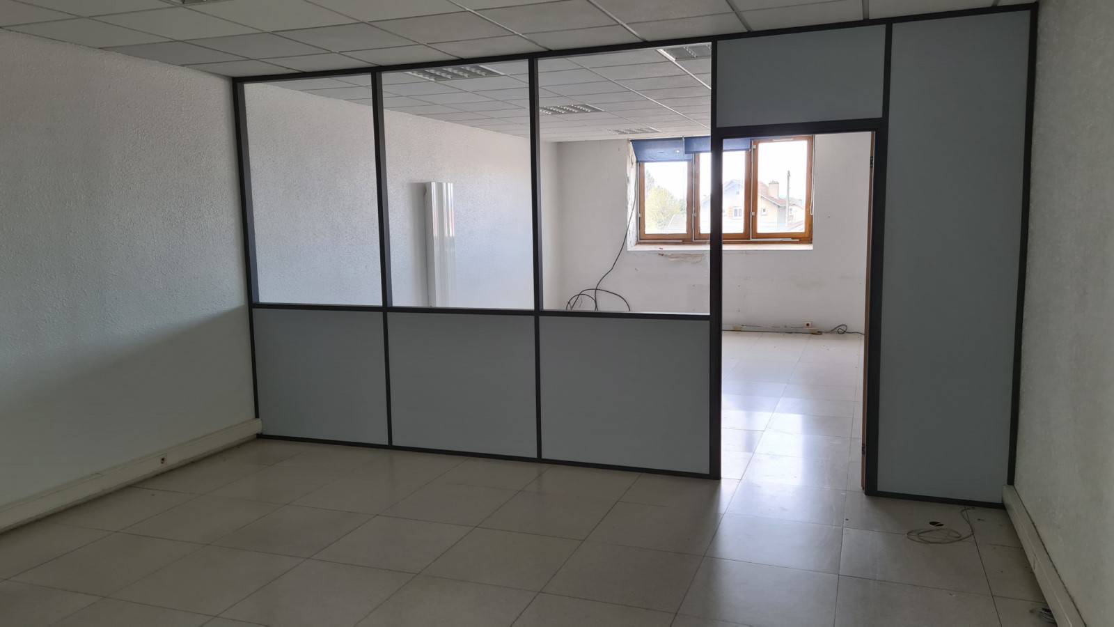 Ancien local commercial au centre du village de Saint Agrève