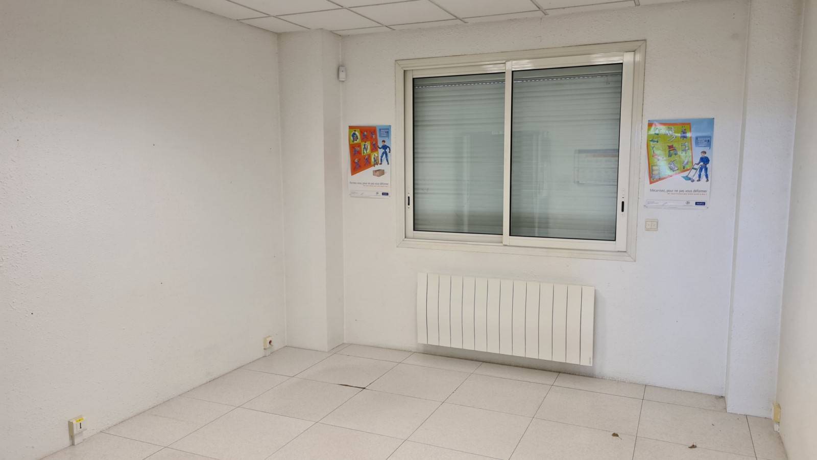 Ancien local commercial au centre du village de Saint Agrève