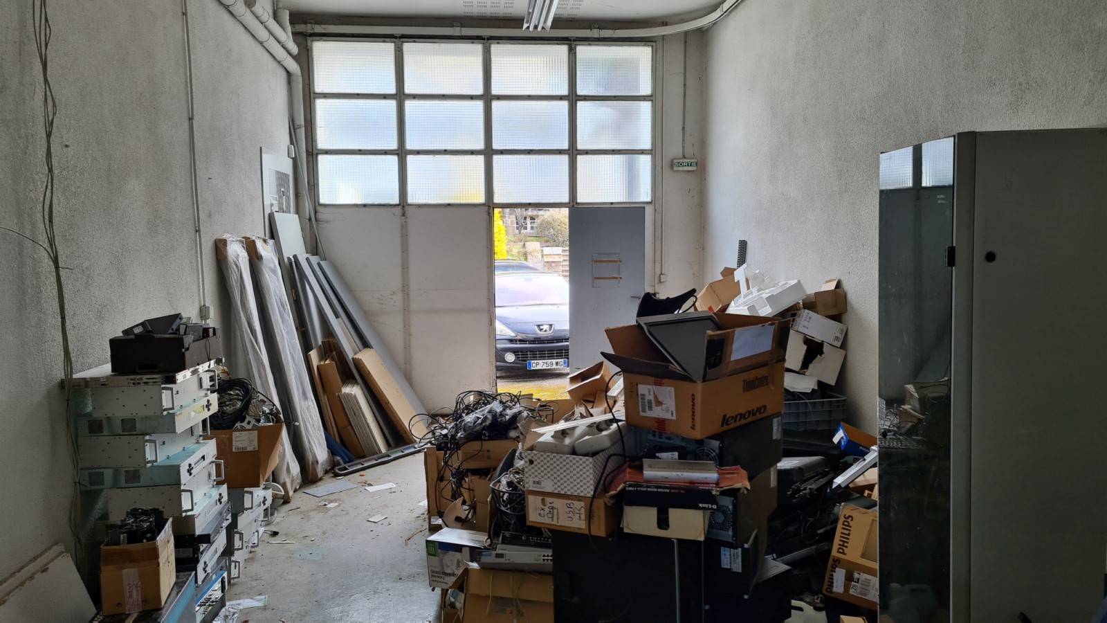 Ancien local commercial au centre du village de Saint Agrève