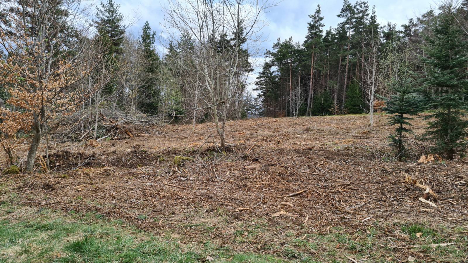 Terrain constructible proche du village