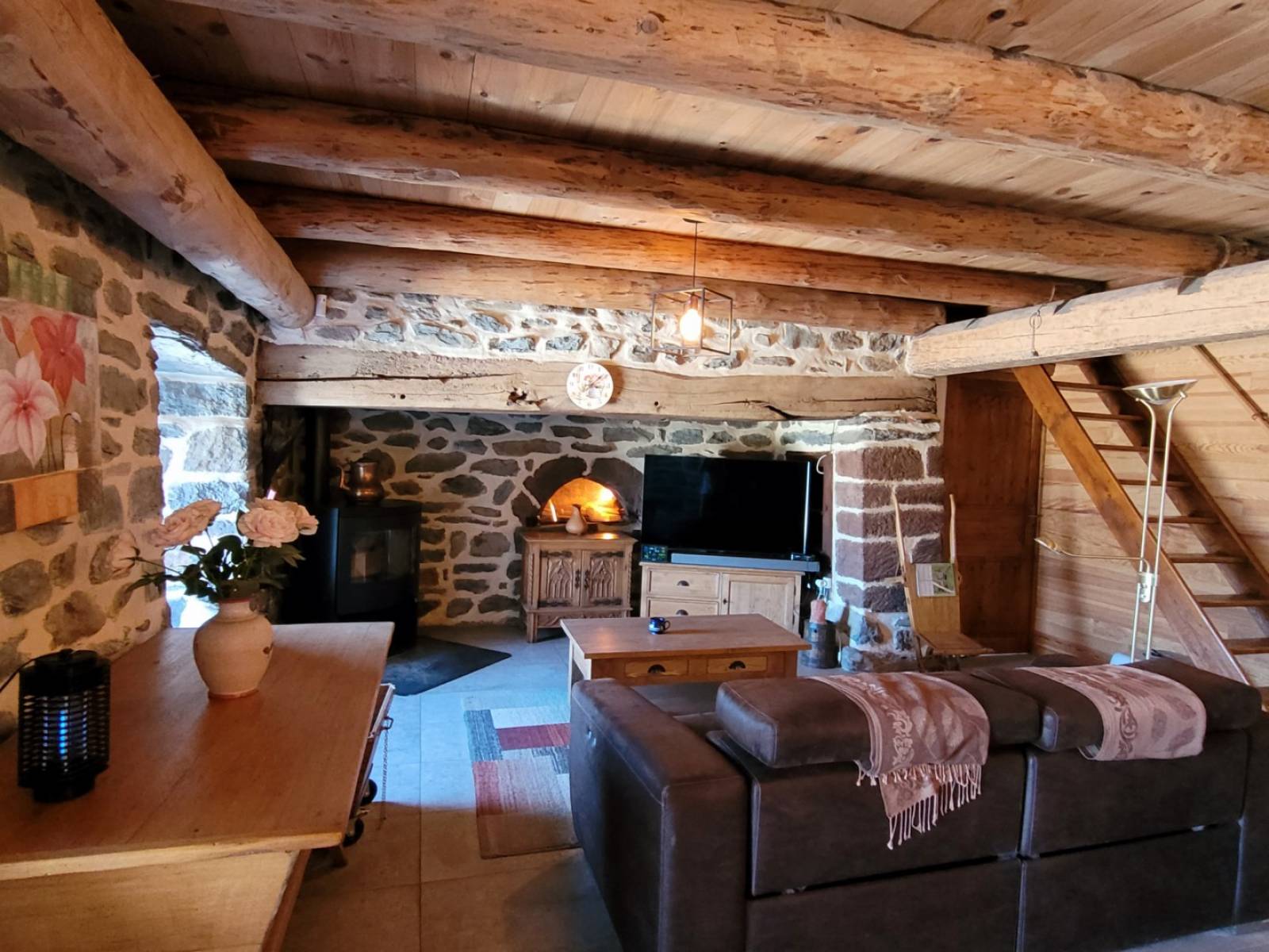 Splendide propriété isolée avec vue à 360°, source, rivière à La Rochette