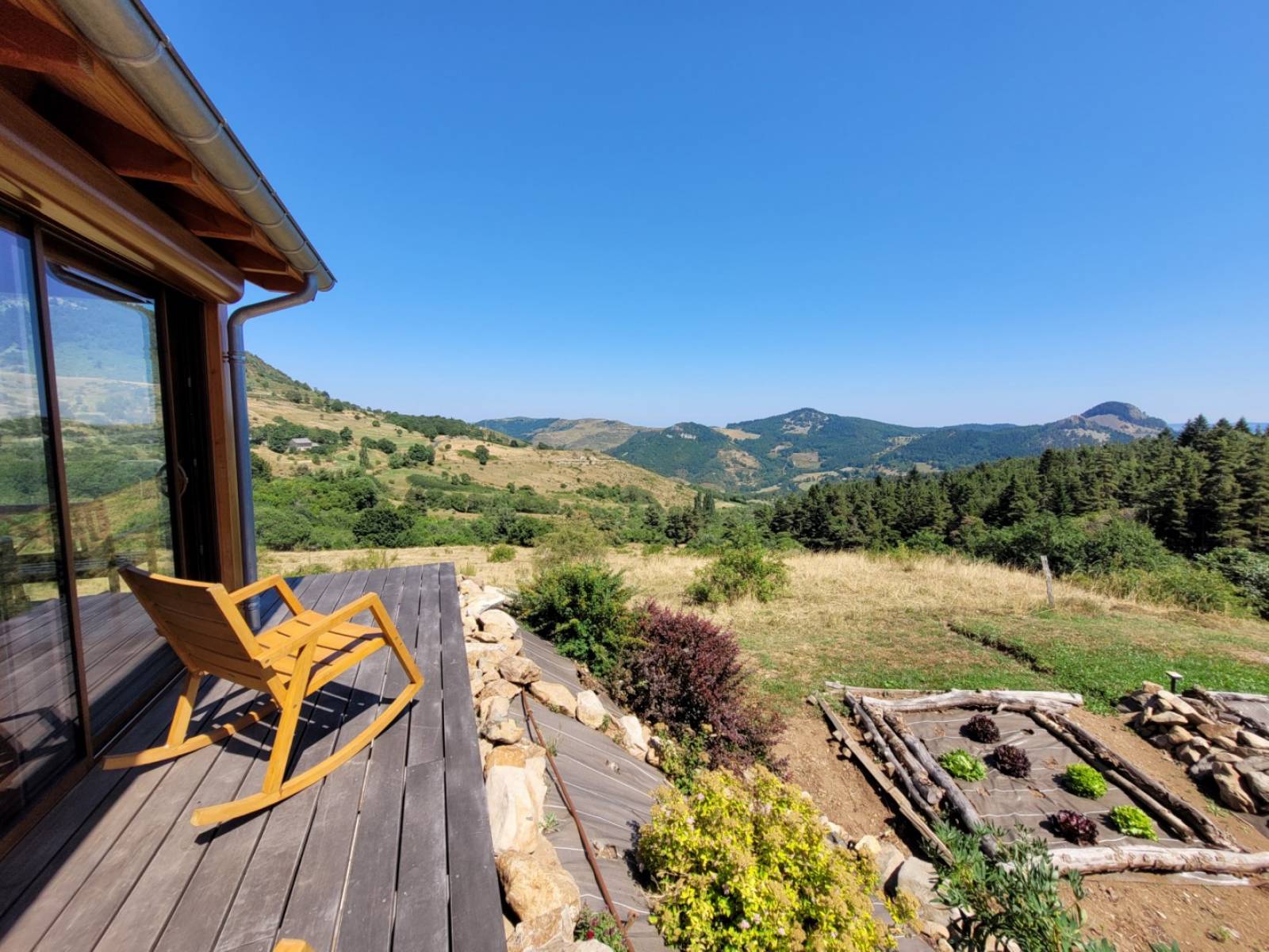 Splendide propriété isolée avec vue à 360°, source, rivière à La Rochette