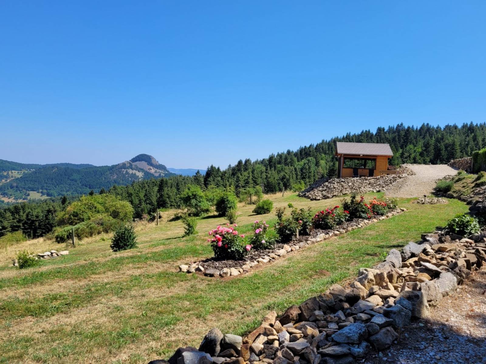 Splendide propriété isolée avec vue à 360°, source, rivière à La Rochette