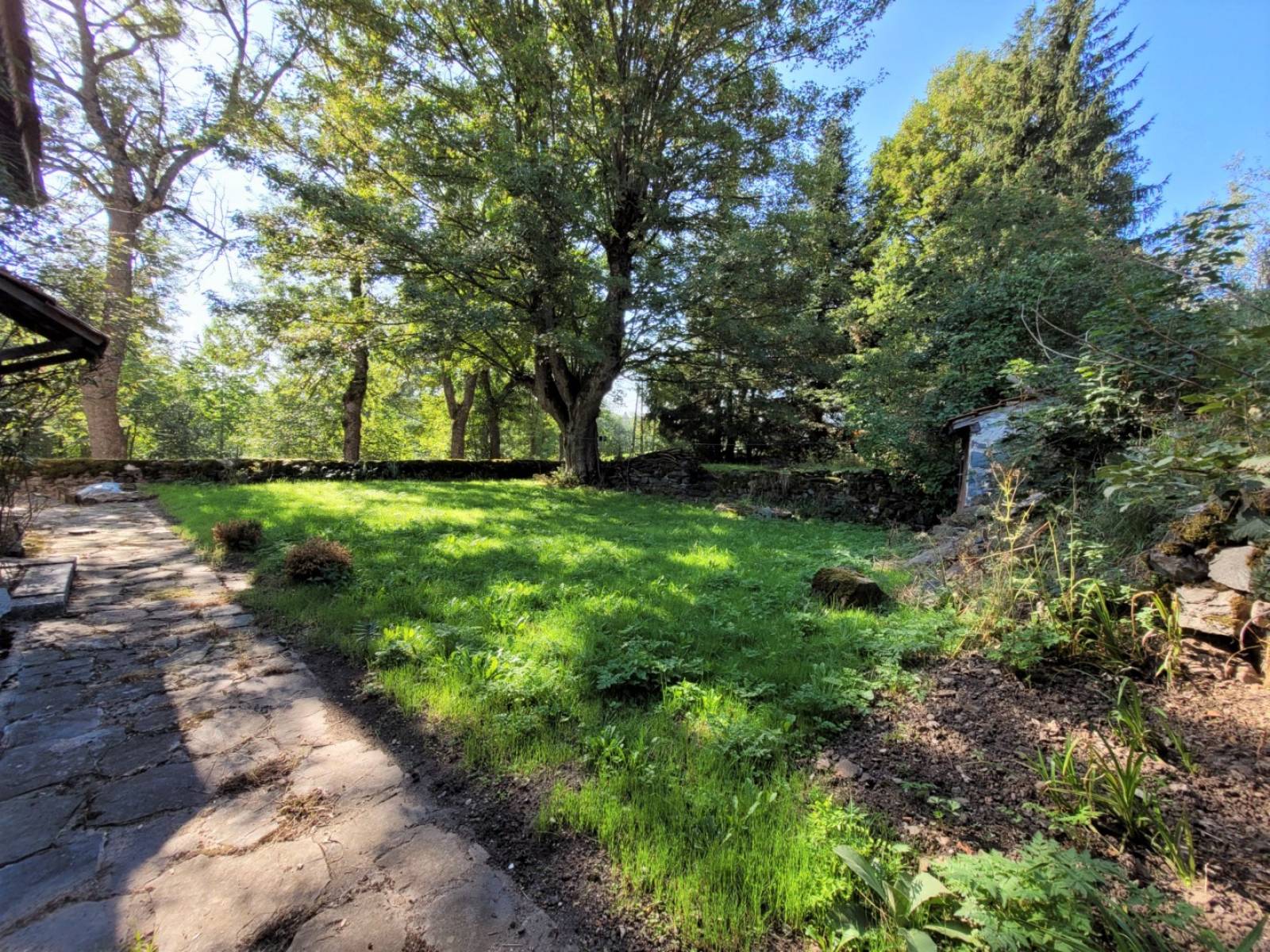 Ancienne école de 1870 en campagne d'Araules