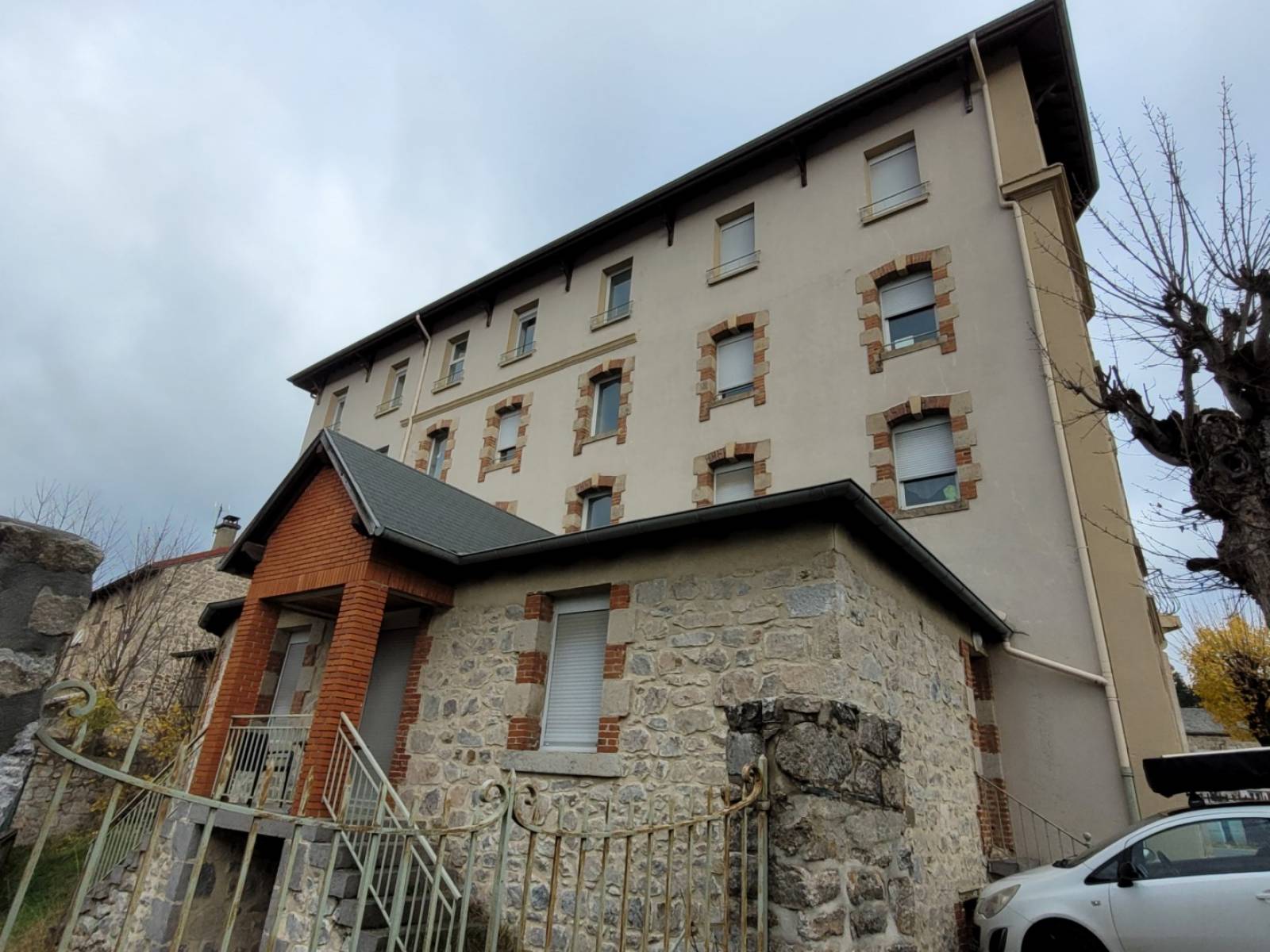 Immeuble au centre de Tence