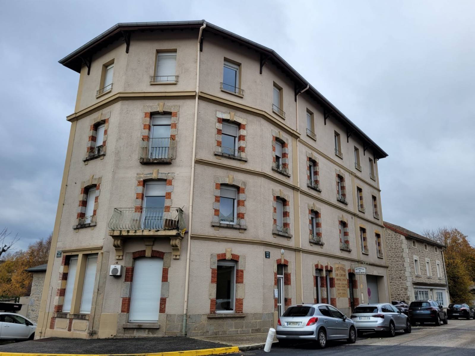 Immeuble au centre de Tence