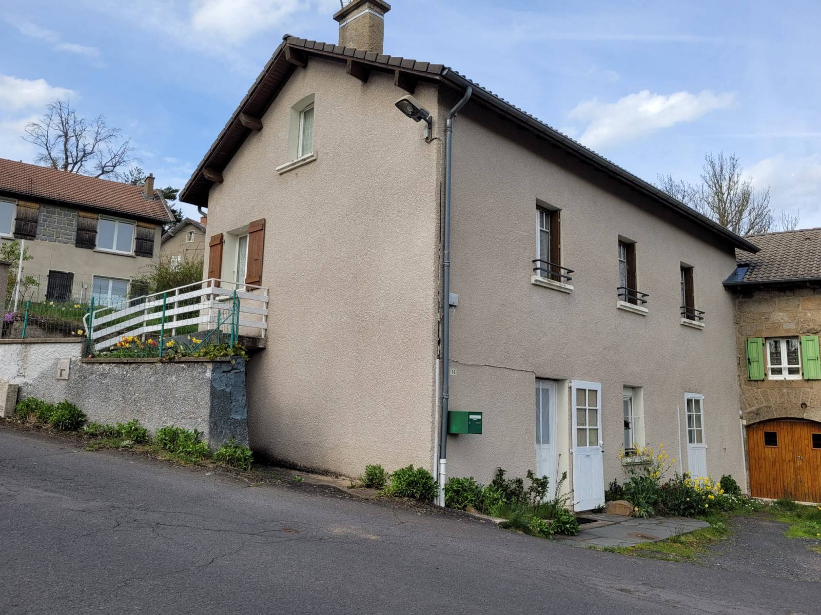 Maison de village au Mazet St Voy