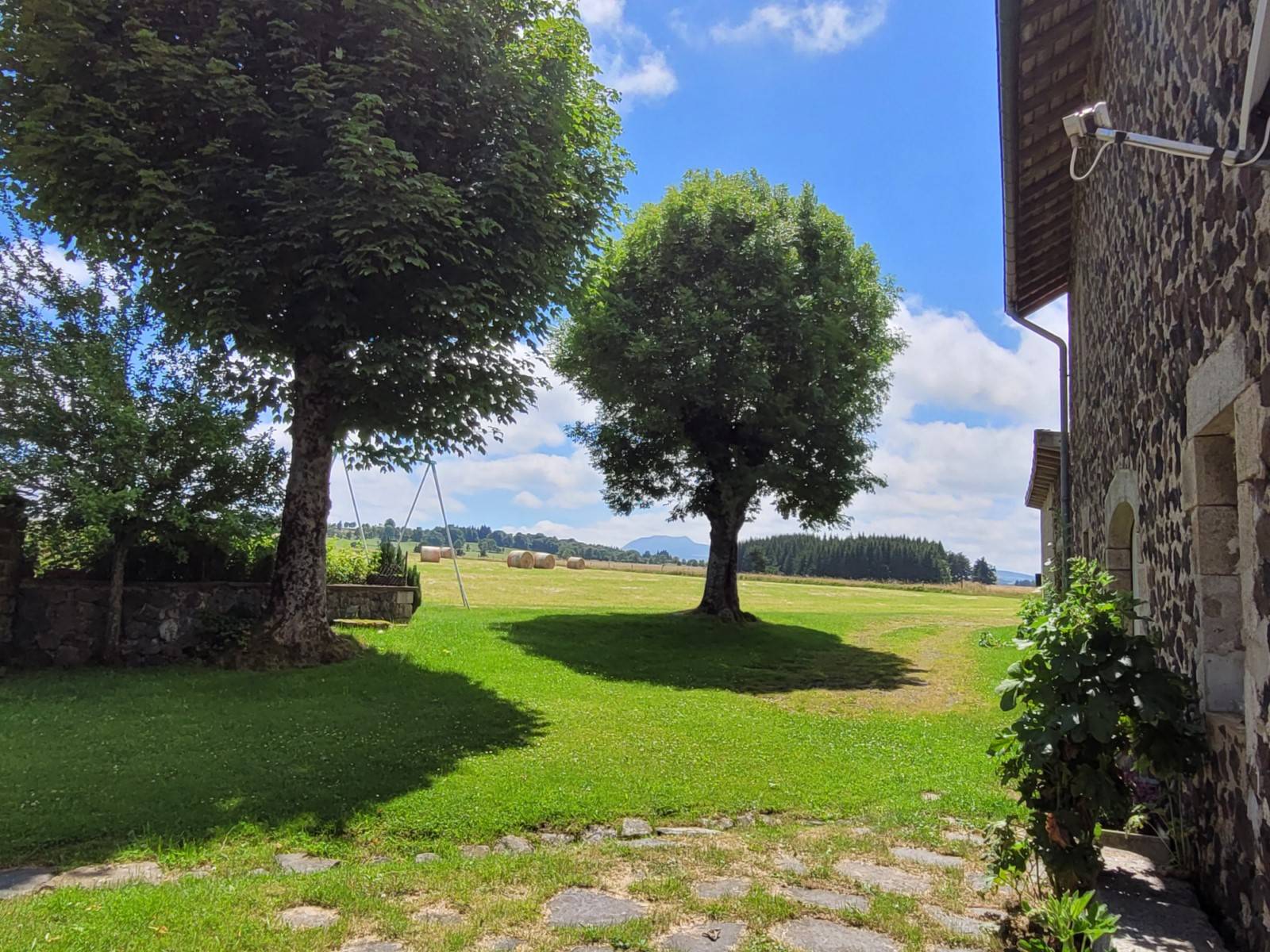 Ancienne ferme sur la commune de Mars avec dépendances sur 1Ha3 de terrain