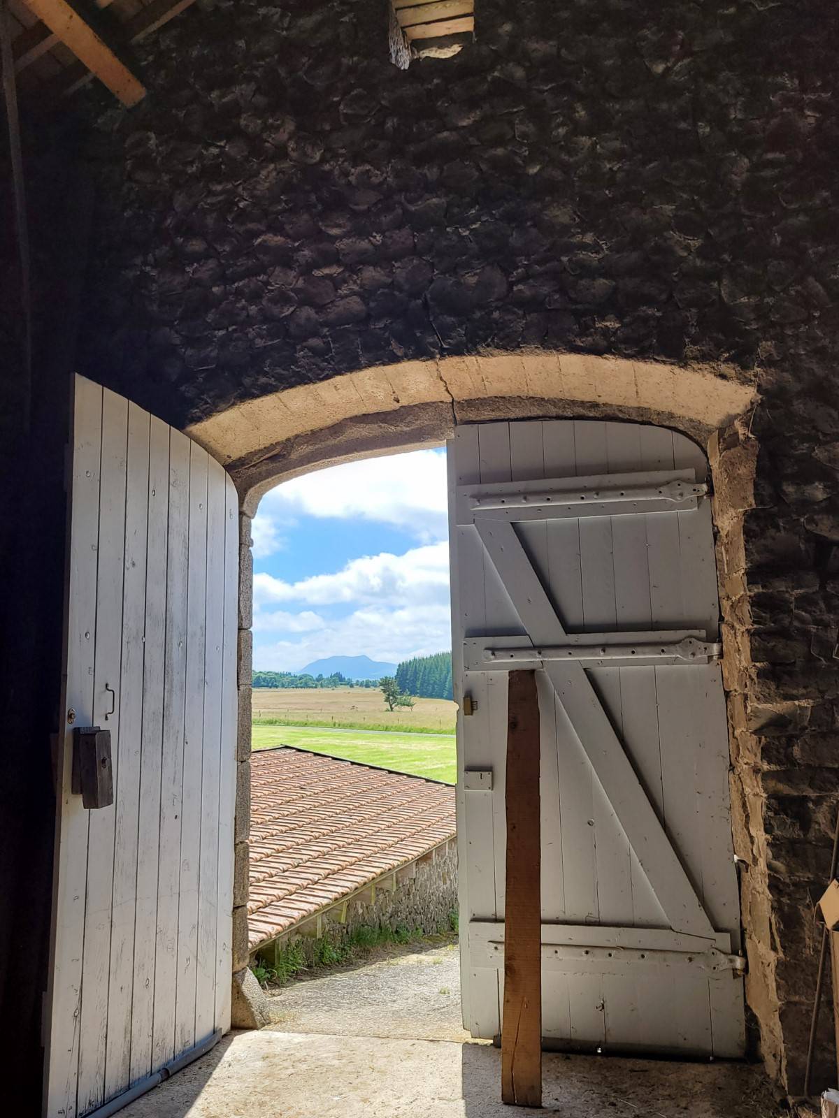 Ancienne ferme sur la commune de Mars avec dépendances sur 1Ha3 de terrain