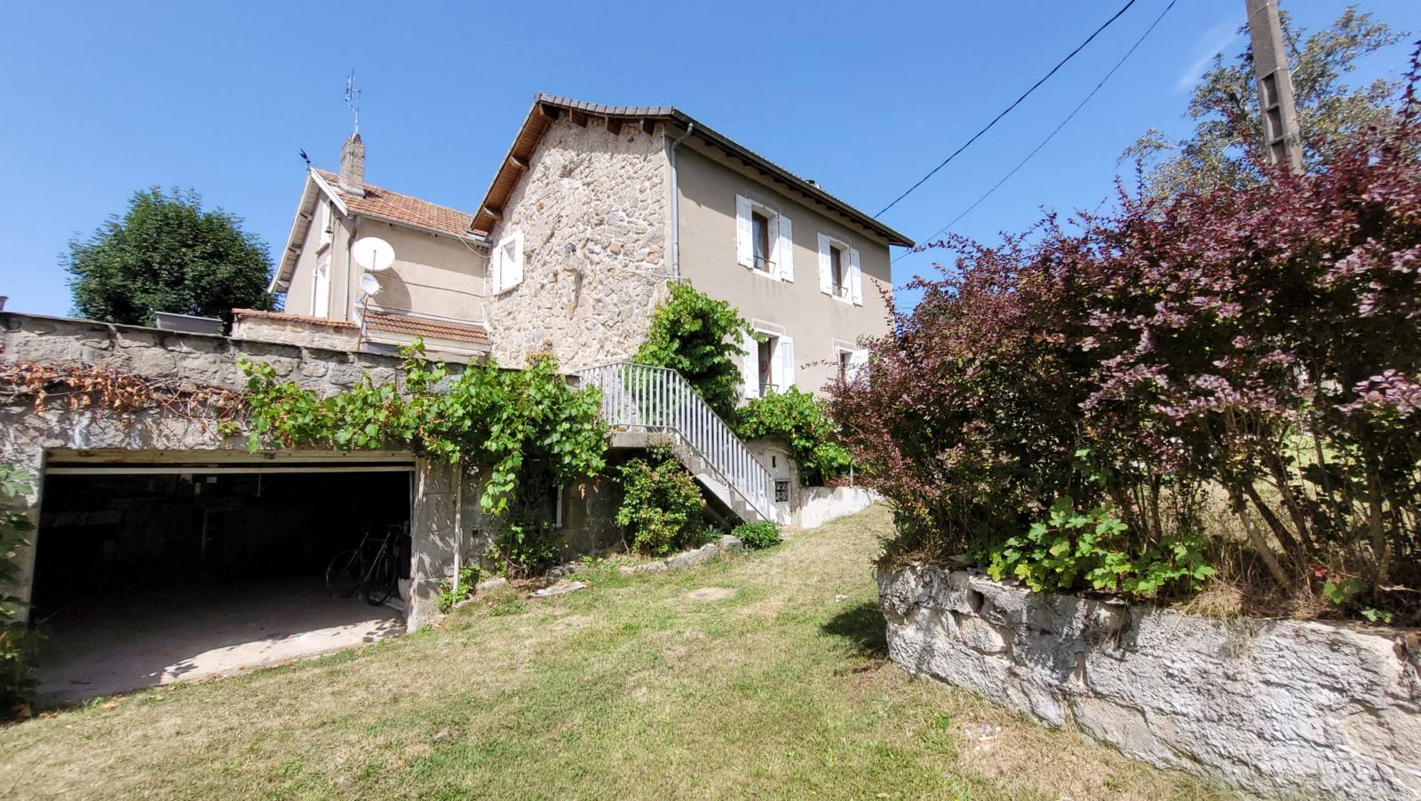 Chalet avec cheminée et jardin en location Tence