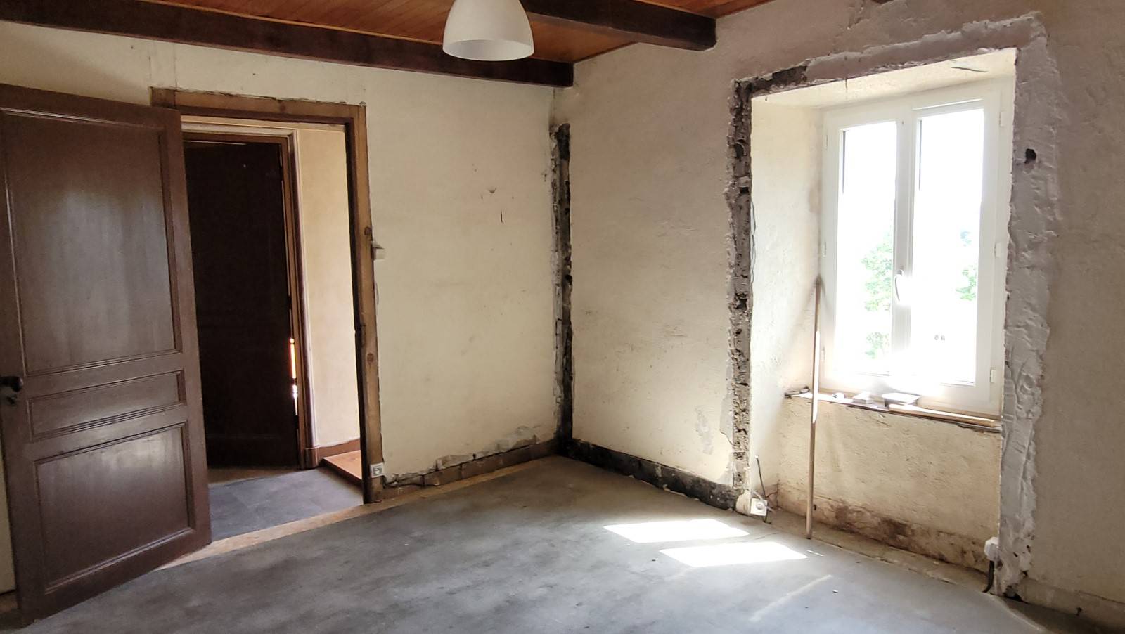 Ancienne ferme avec 300 m² de dépendances sur la commune de Saint Agrève