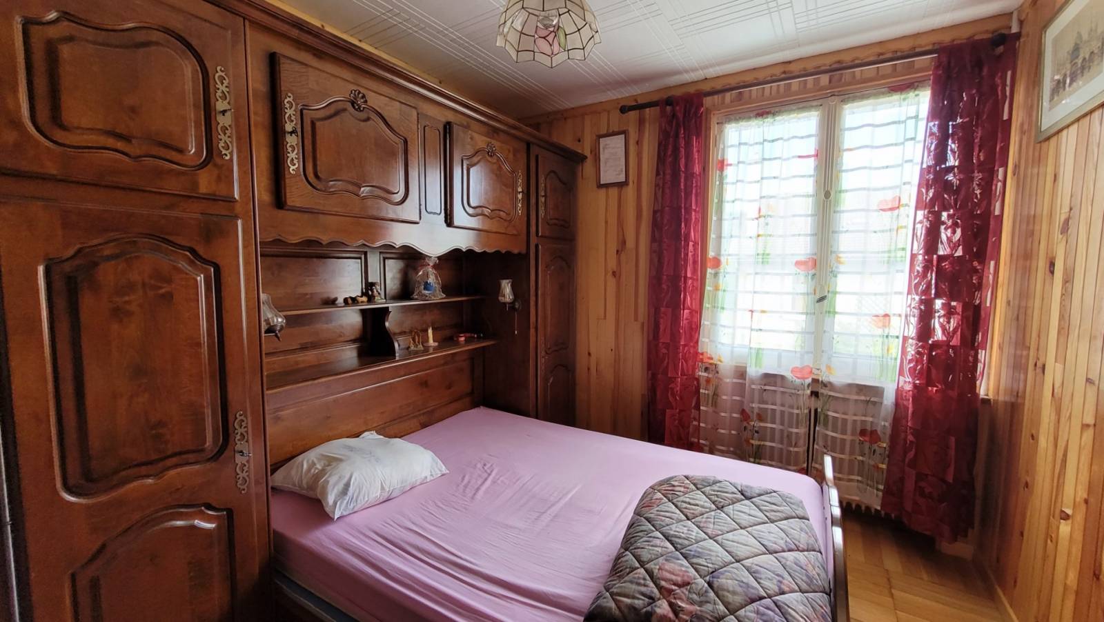 Maison de 1965 avec jardin et garages au Chambon sur Lignon