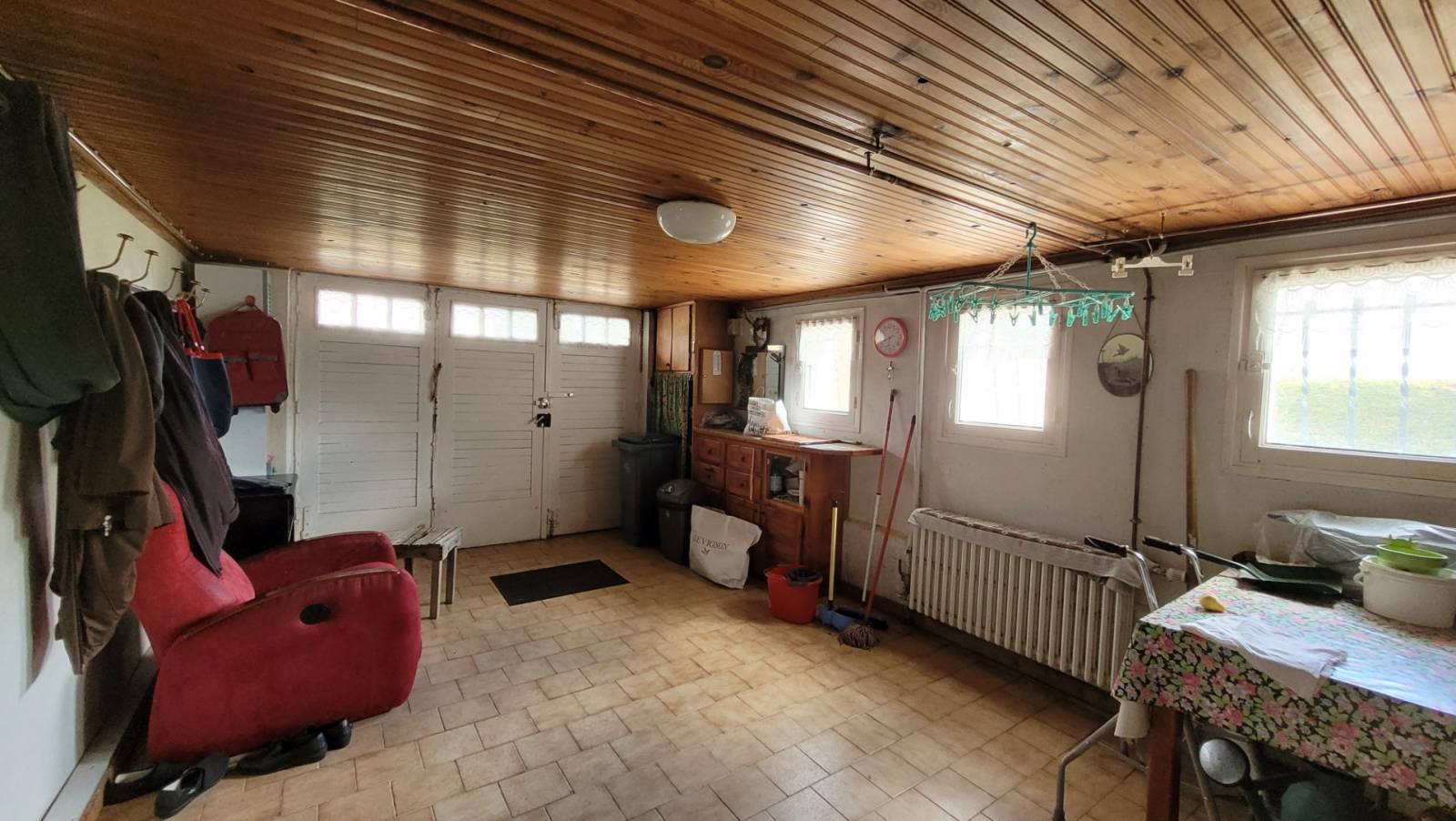 Maison de 1965 avec jardin et garages au Chambon sur Lignon