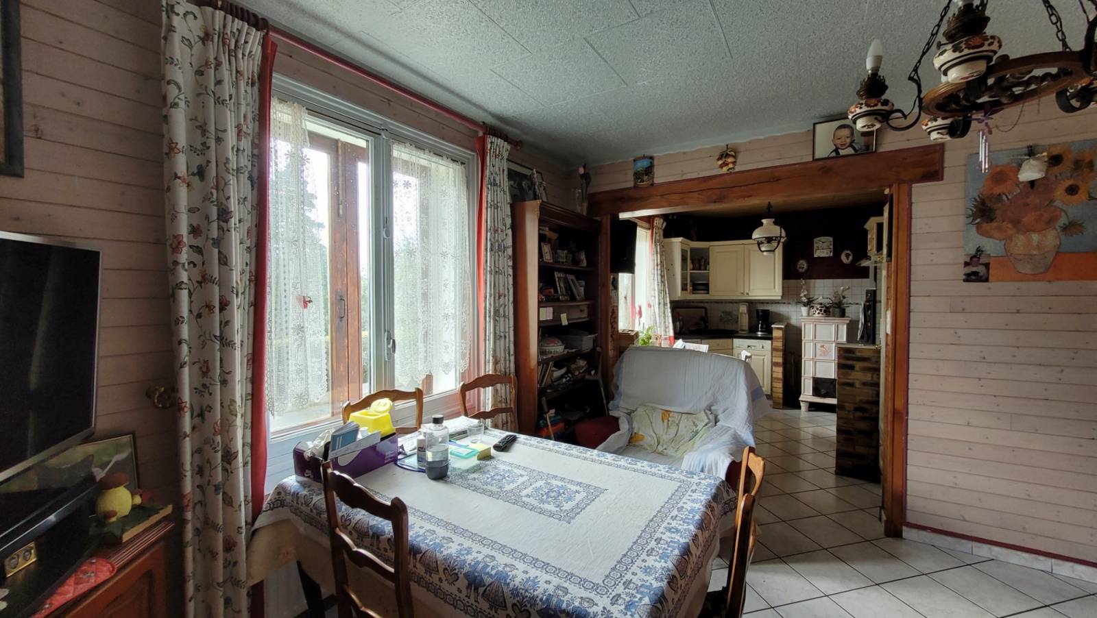 Maison de 1965 avec jardin et garages au Chambon sur Lignon