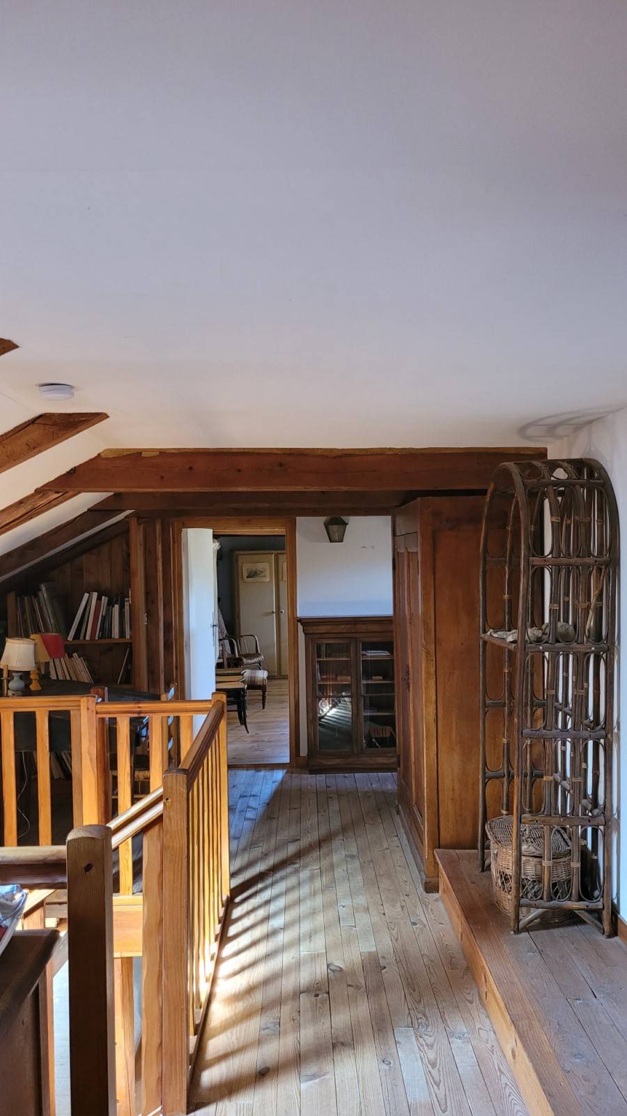 EXCEPTIONNEL ! Ferme avec plus de 13.5 hectares et étang proche du centre du village du Chambon sur Lignon