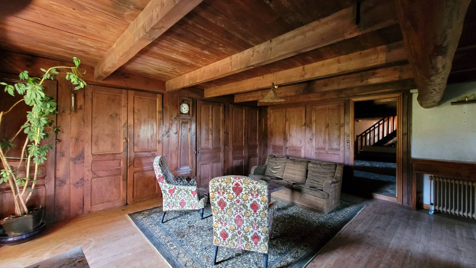EXCEPTIONNEL ! Ferme avec plus de 13.5 hectares et étang proche du centre du village du Chambon sur Lignon