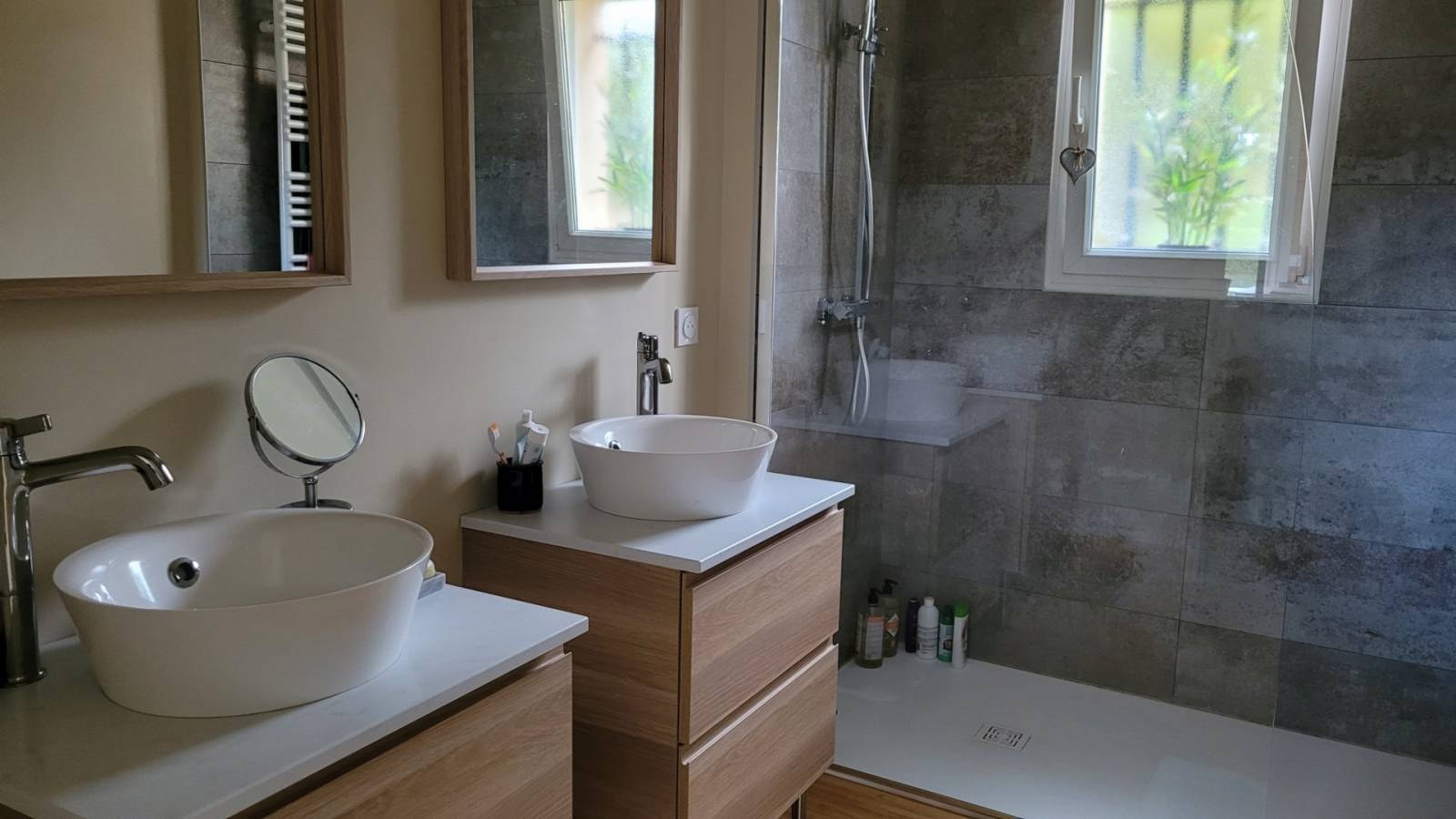 Maison de plain pied avec garage et jardin à Raucoules