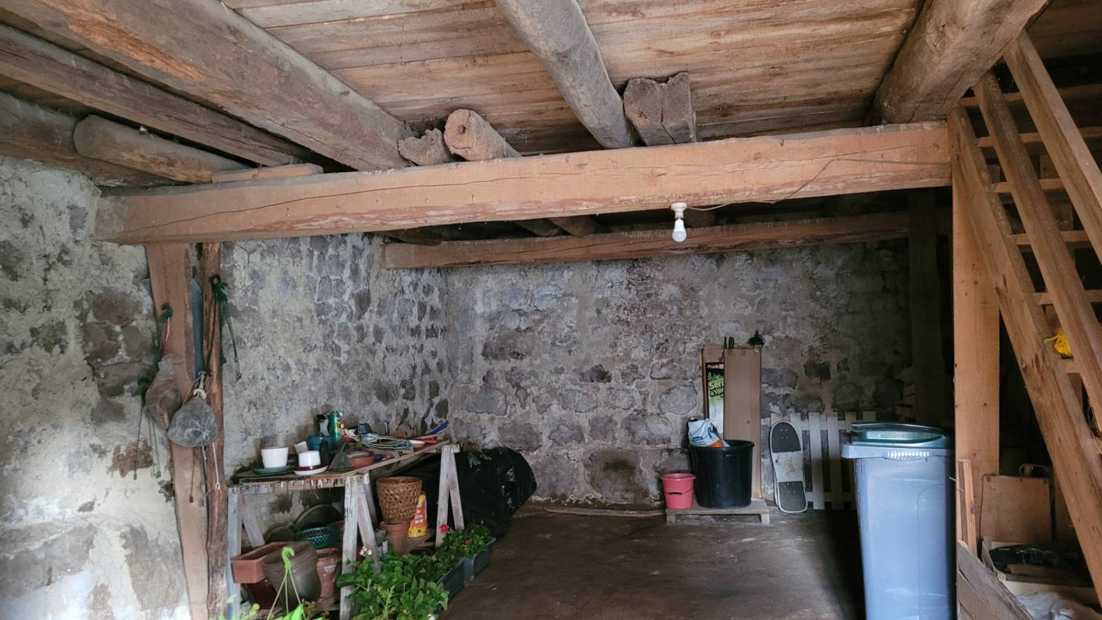 Ferme à rénover en plein centre du village du Chambon sur Lignon