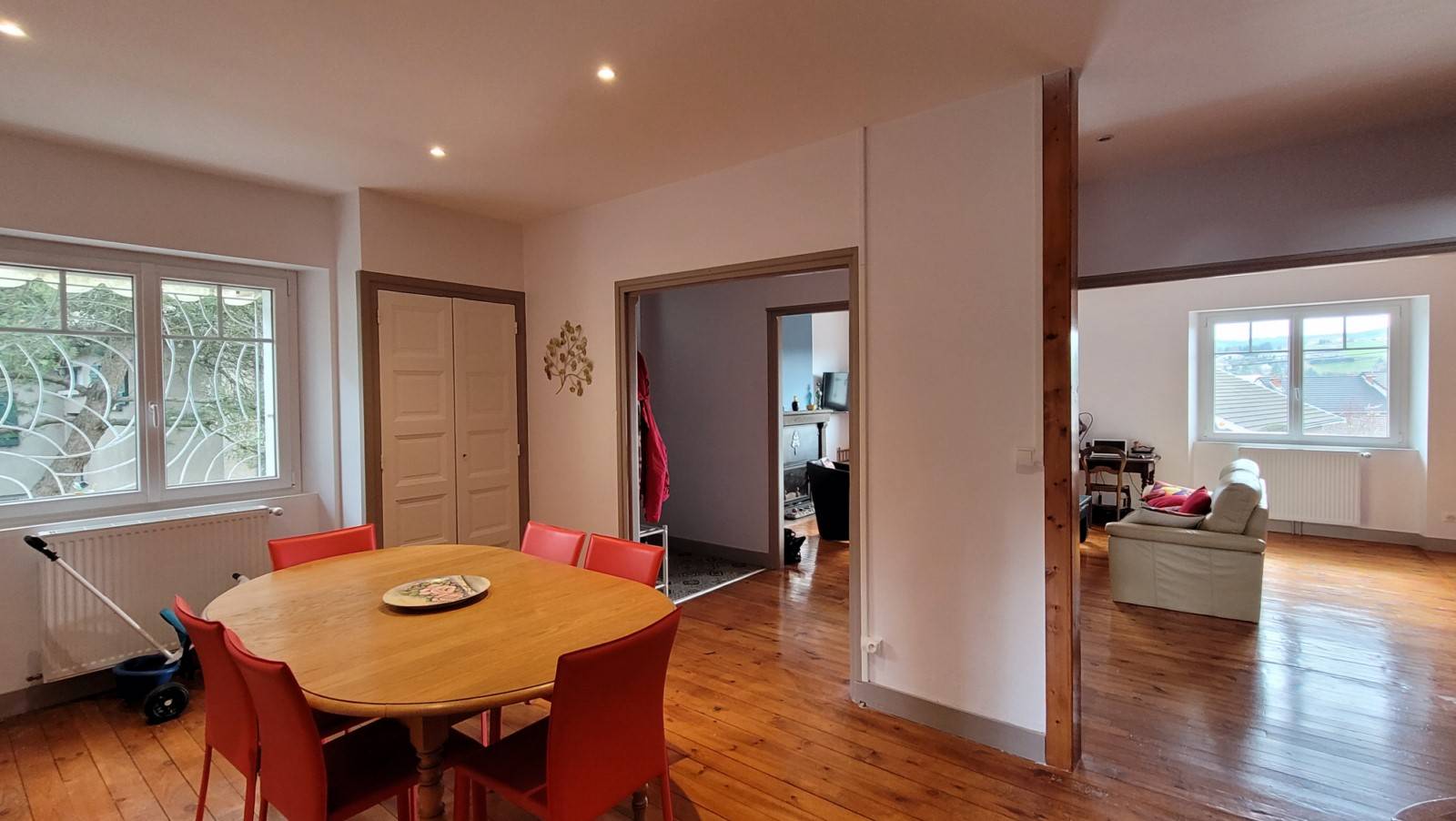 Superbe maison bourgeoise rénovée proche du centre du village de Tence