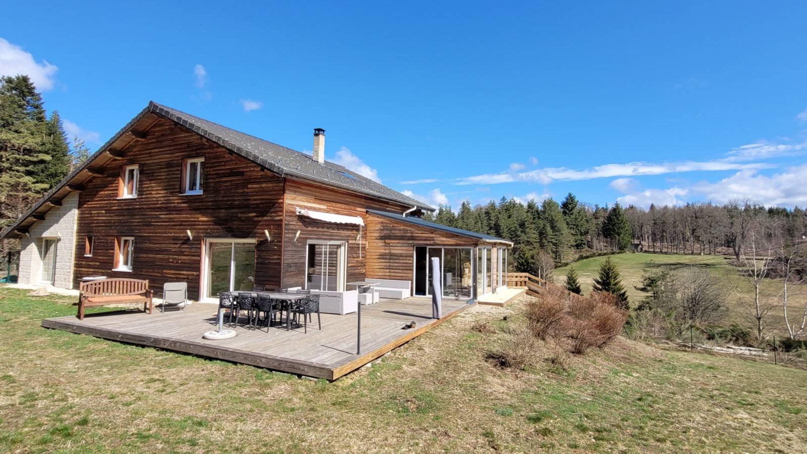 Maison ossature bois de 2008 sur plus d'1Ha de terrain