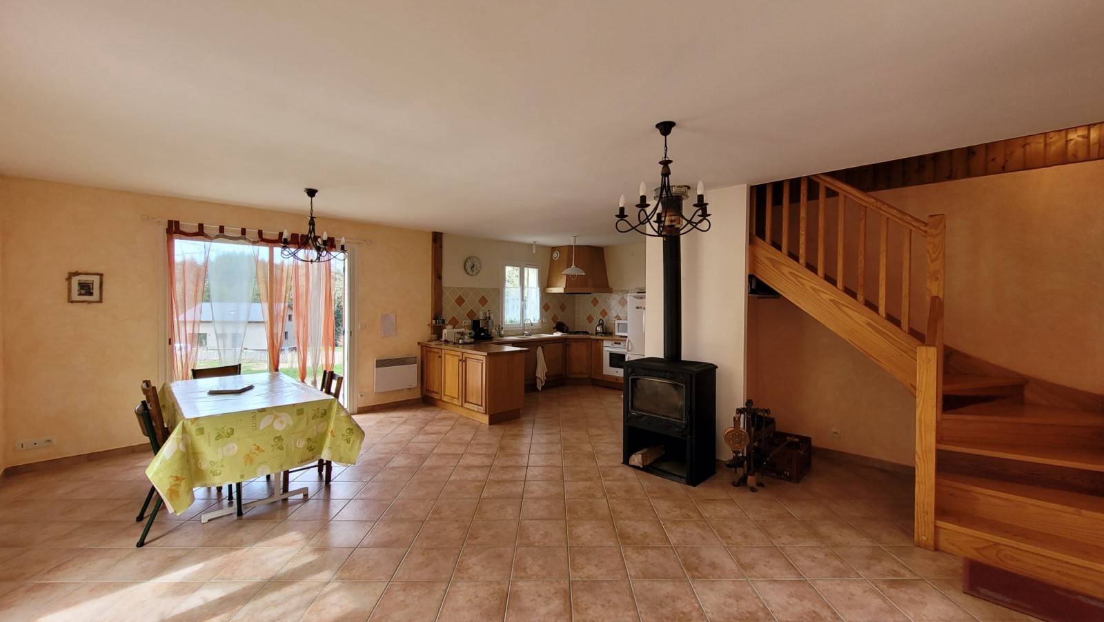 Villa de 2005 dans un hameau en campagne de Saint Jeures