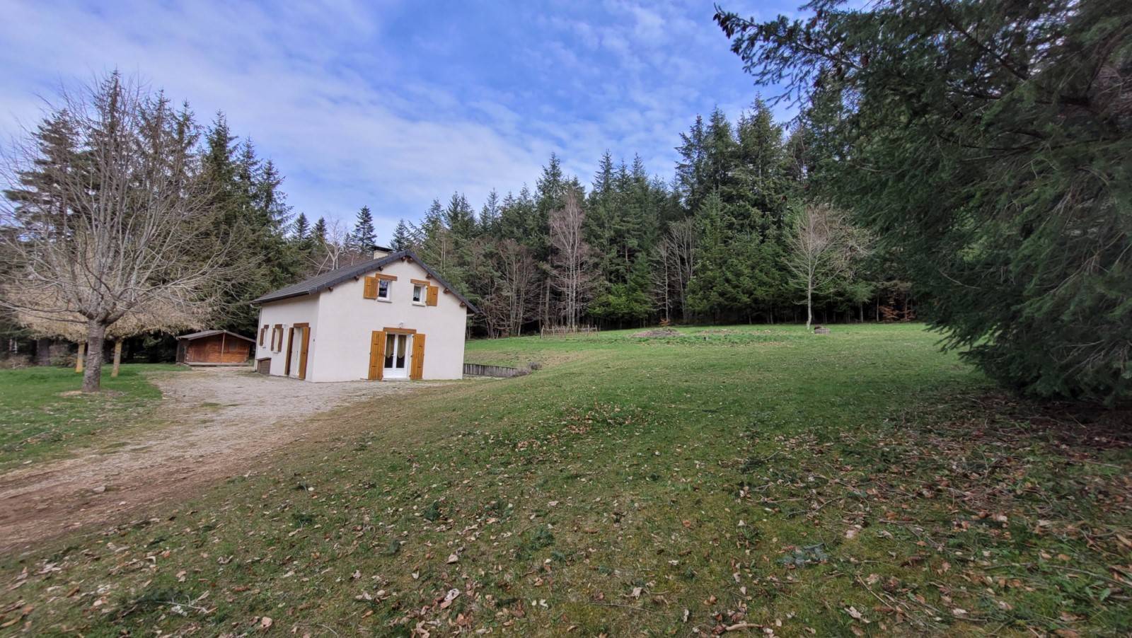 Villa de 2005 dans un hameau en campagne de Saint Jeures