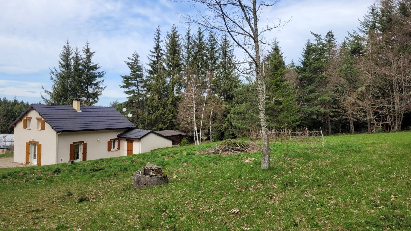 Villa de 2005 dans un hameau en campagne de Saint Jeures