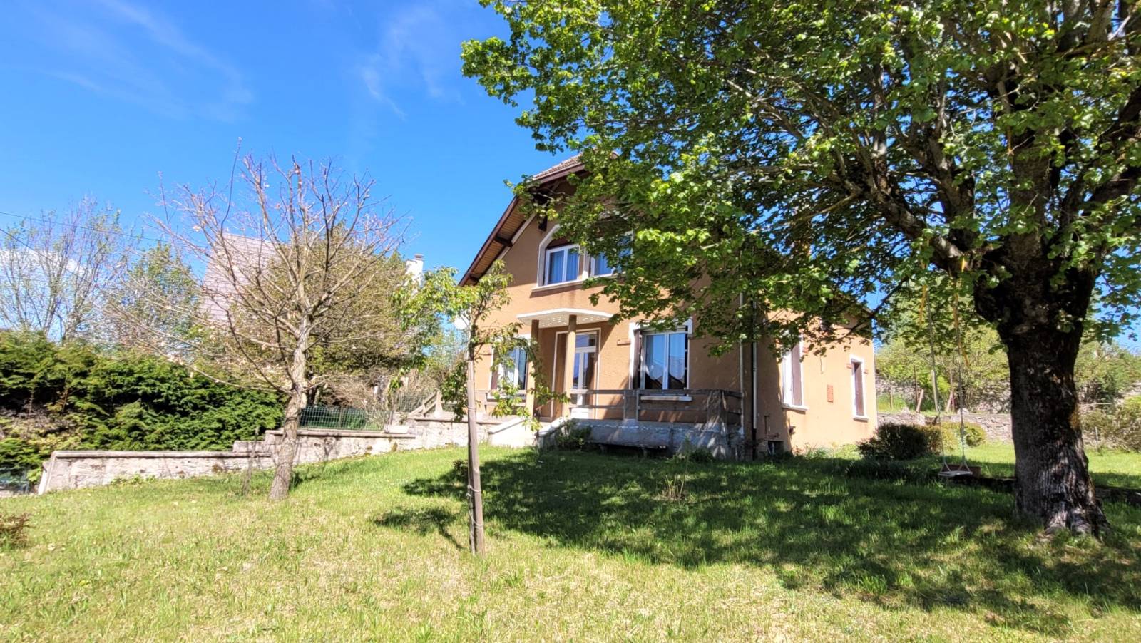 Maison de village proche du centre de Tence