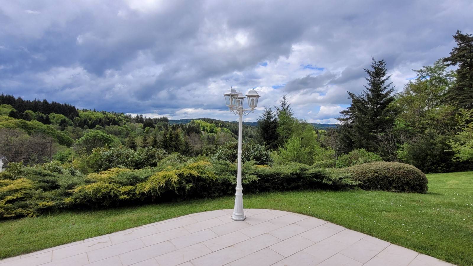 Maison à proximité du village avec de beaux volumes au Chambon sur Lignon