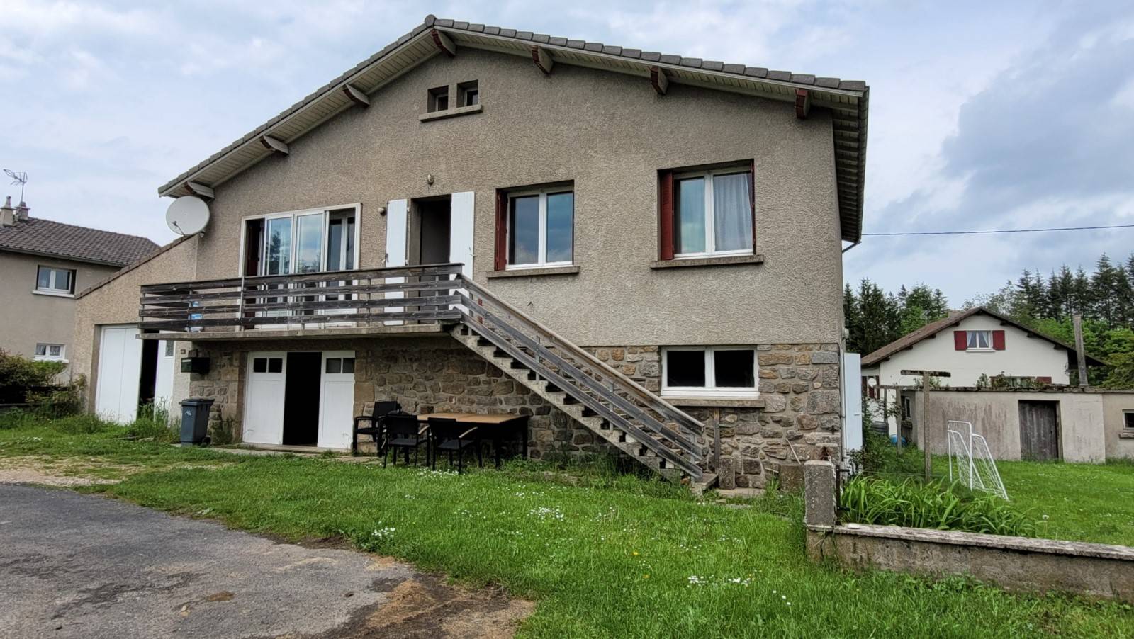 Maison des années 60 à rafraichir à Saint Agrève