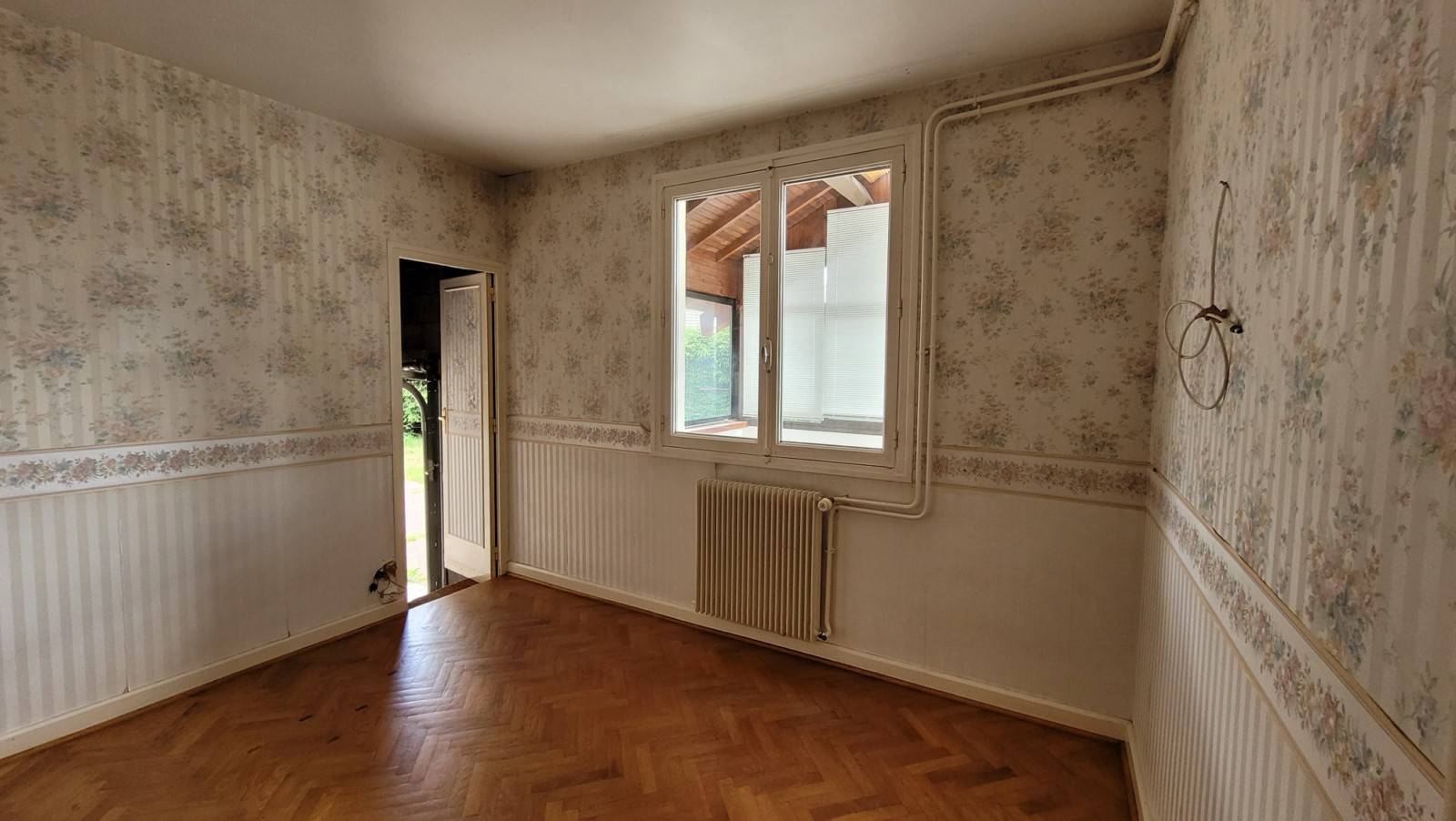 Maison à rafraichir avec dépendances sur Tence