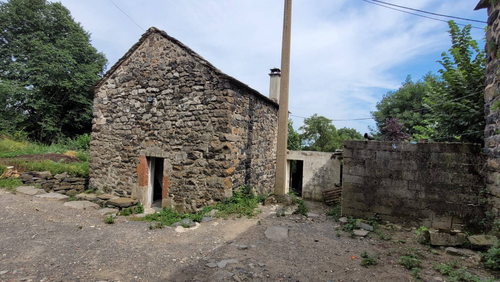 Ferme à rénover sur la commune des Vastres