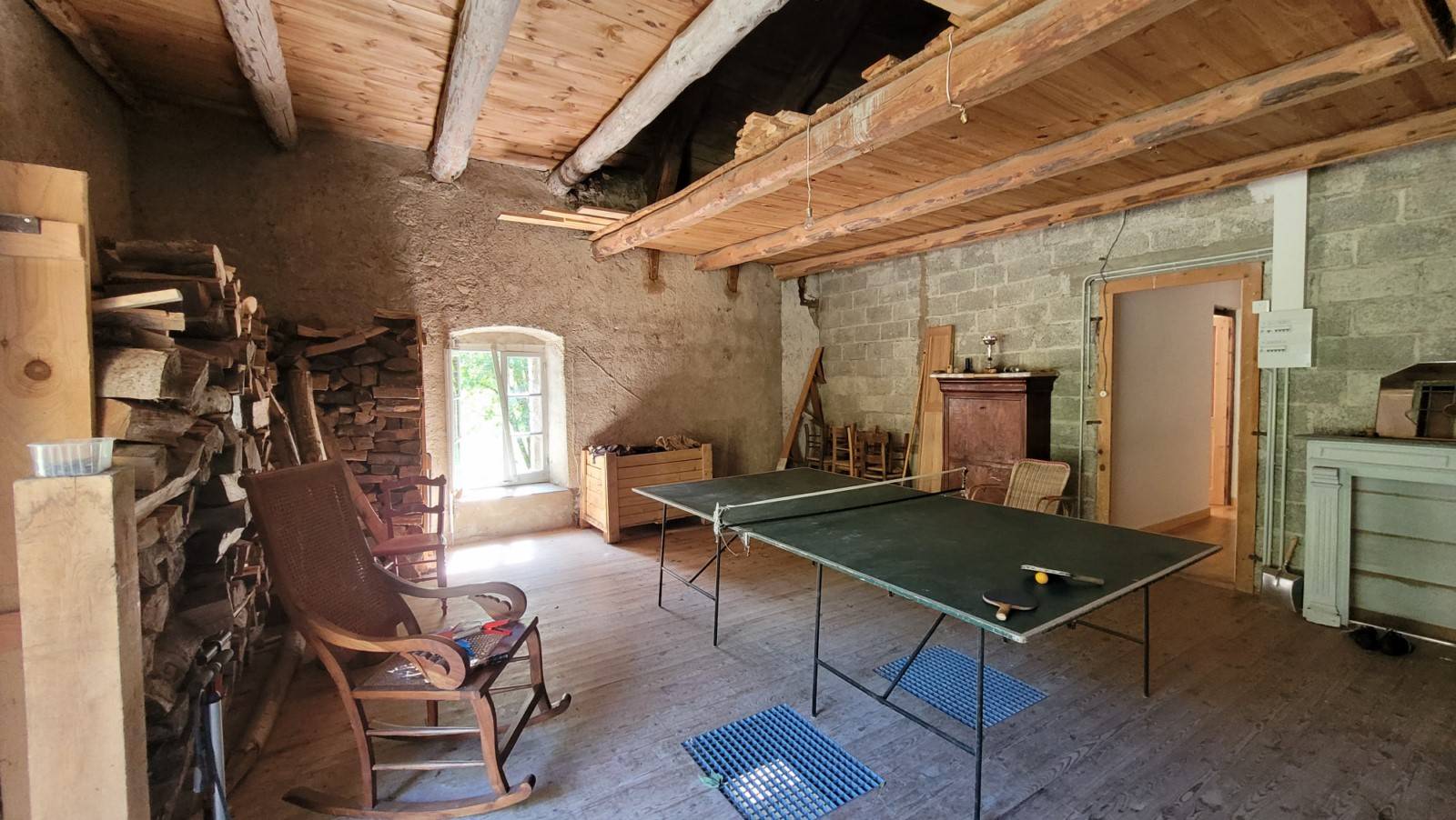 Ferme isolée sur plus d'1 hectare à proximité du centre du Chambon sur Lignon