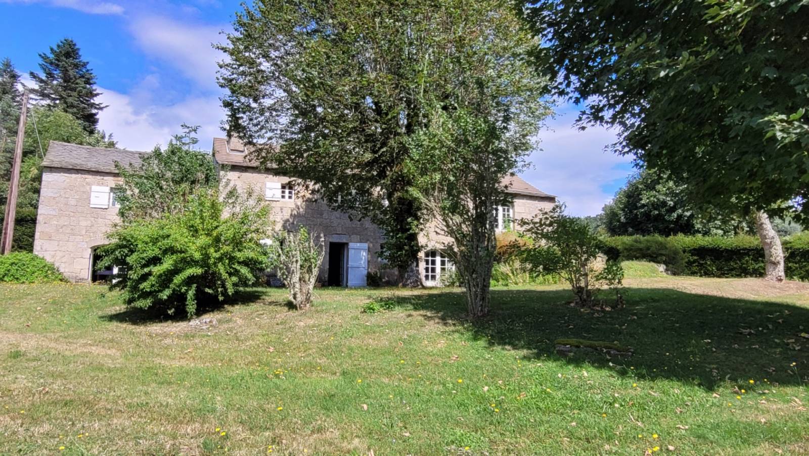 Ferme proche du centre du village du Chambon sur Lignon